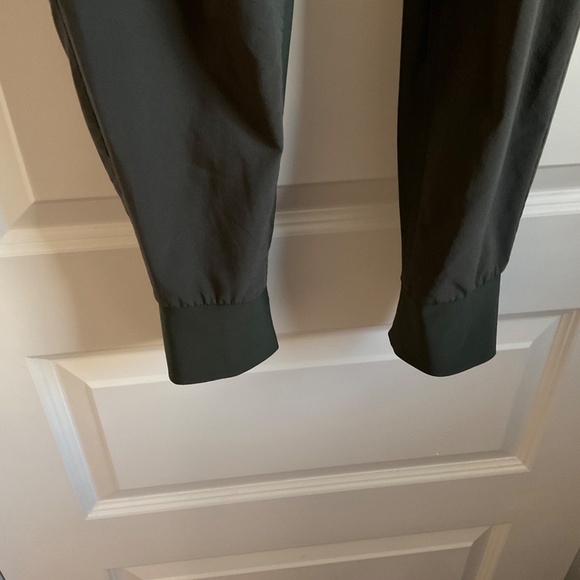 Athleta Salutation Cargo Joggers - Olive Green/Grey - Size 2 - Picture 2 of 11